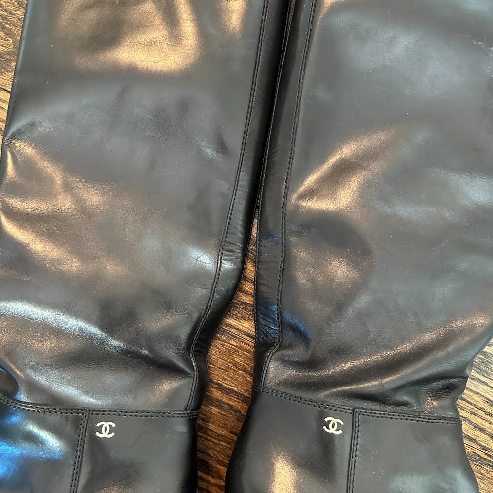 2021 Chanel Boots - Picture 3 of 7